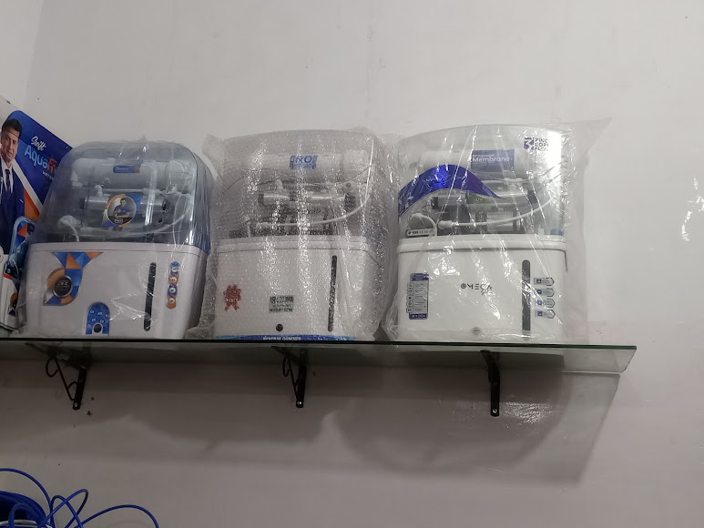 Several water purifier models on display in the shop